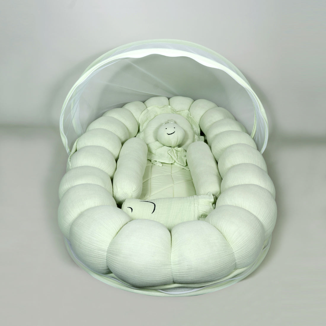 La Plume Baby Cloud Nest – Cozy, Organic & Travel-Friendly