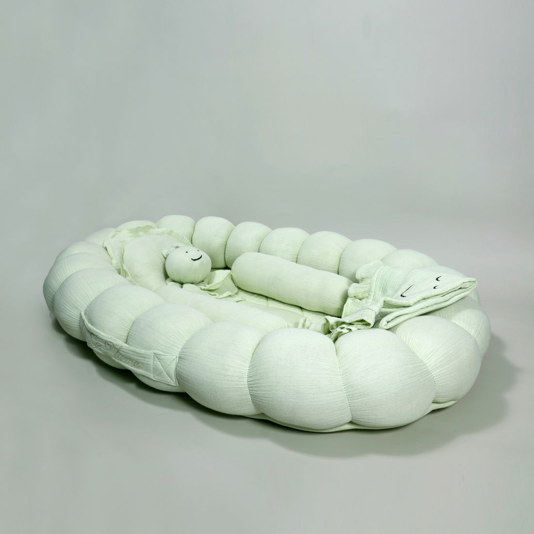 La Plume Baby Cloud Nest – Cozy, Organic & Travel-Friendly
