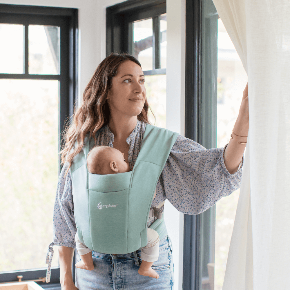 Ergobaby Embrace Newborn Baby Carrier, Soft, Cosy & Lightweight Newborn Ready Carrier, Ergonomic “M” Position, Padded Head & Neck Support, Adjustable Waistbelt & Cross Straps, 2 Carry Positions, Easy to Use, 3-11 Kgs, 0-12 Months
