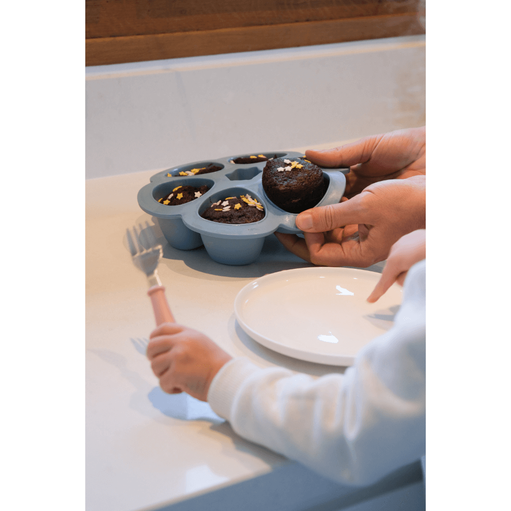 Beaba Silicone Multiportion Tray with Airtight Lid for Baby Food Storage - Ideal Container for Storing Snacks & Baby Meals, Easy Grip, Freezer & Microwave Safe, 6 Servings of 150ml Each