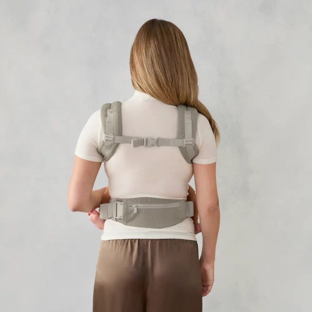 Ergobaby Omni Deluxe Baby Carrier, Lightweight Breathable Soft Mesh, Enhanced Lumbar Support, Adjustable Waistbelt & Cross Straps, Privacy Hood, 4 Carry Positions, 6 Storage Pockets, 3-20Kgs, 0-4 years, Soft Olive