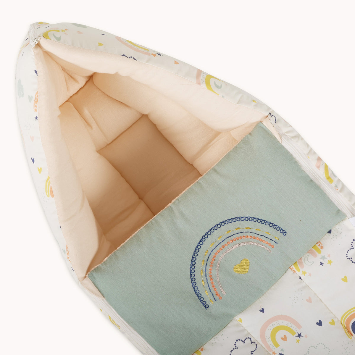 Abracadabra Carry Nest - Rainbow