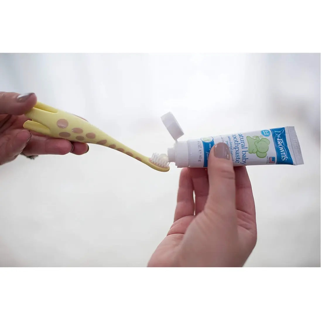 Dr. Brown's Infant-To-Toddler Toothbrush (Yellow Giraffe)
