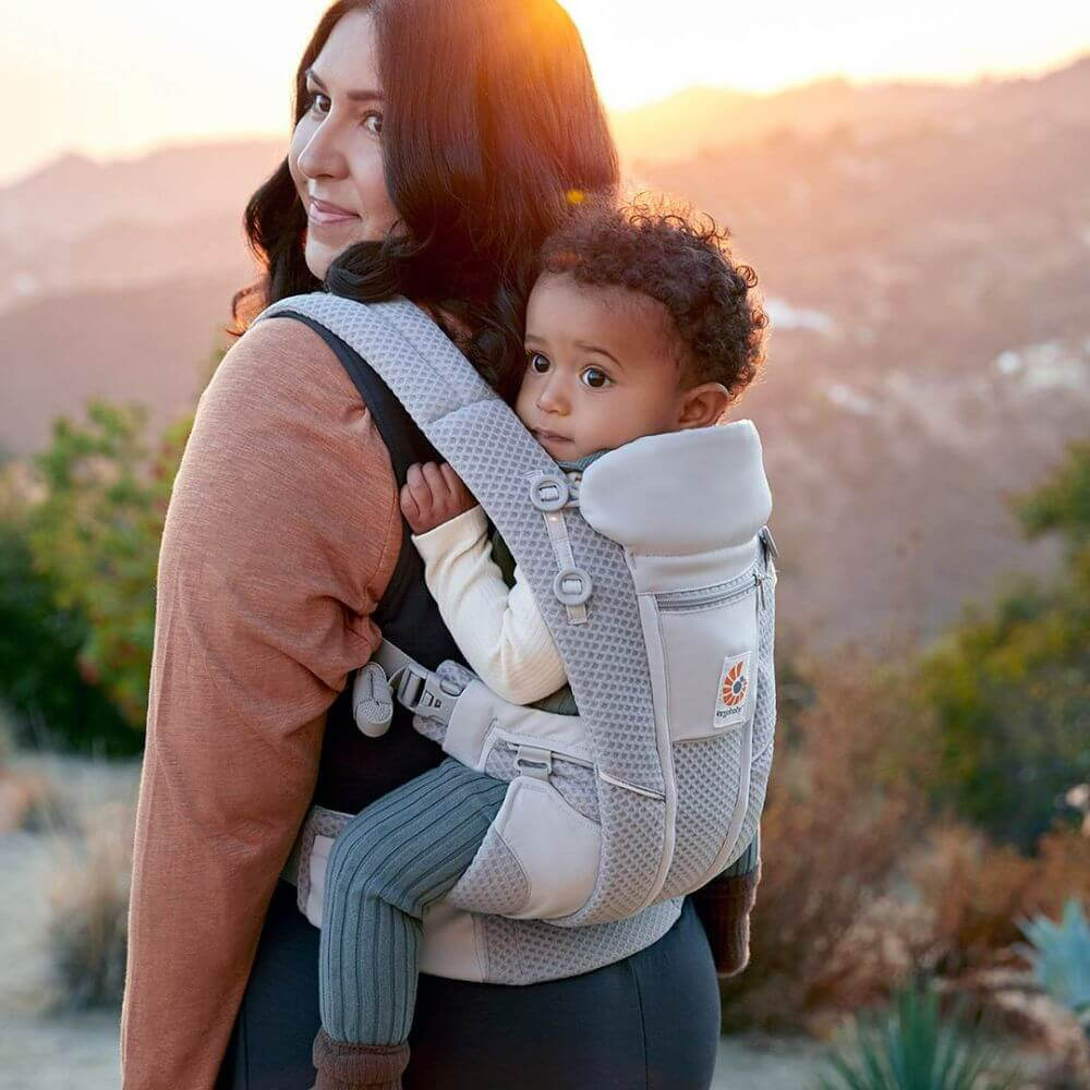Ergobaby Omni Breeze Baby Carrier - Lightweight Newborn to Toddler Carrier with Breathable Soft Mesh, Enhanced Lumbar Support,  Adjustable Waistbelt & Cross Straps, Privacy Hood, 4 Carry Positions, 3-20Kgs, Birth - 4 Years